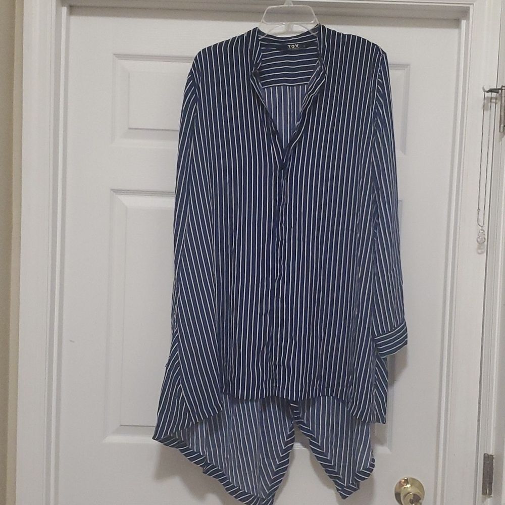 Tov Los Angeles woman M/L  blue white assymetrical hemline button blouse